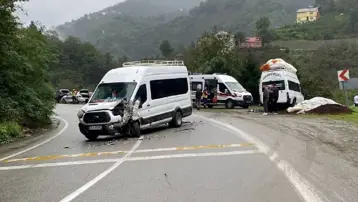 Giresun'da 2 minibüs çarpıştı, 10 tarım işçisi yaralandı