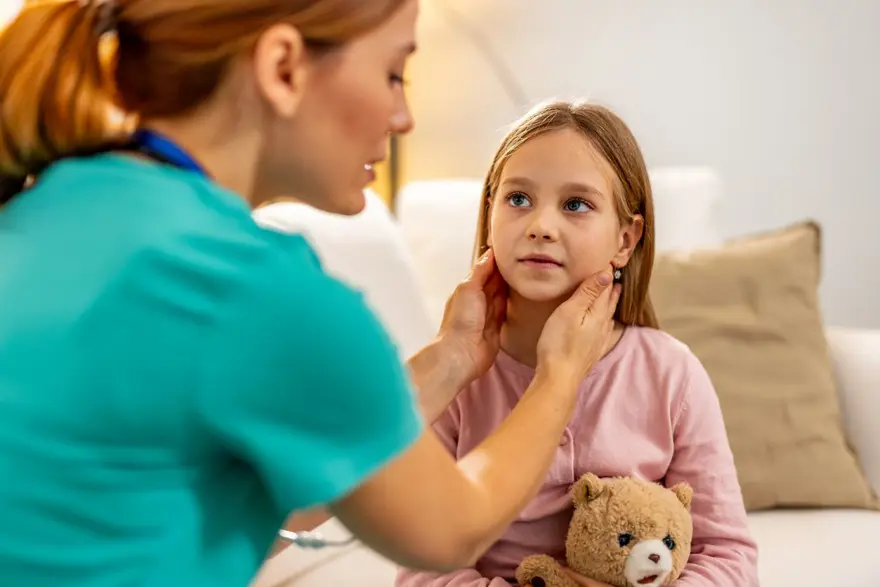 3 belirtiyle doktora gitti, bademcik iltihabı dediler: 5 yaşındaki kız 12 saat sonra hayatını kaybetti 2 3 belirtiyle doktora gitti, bademcik iltihabı dediler: 5 yaşındaki kız 12 saat sonra hayatını kaybetti 2