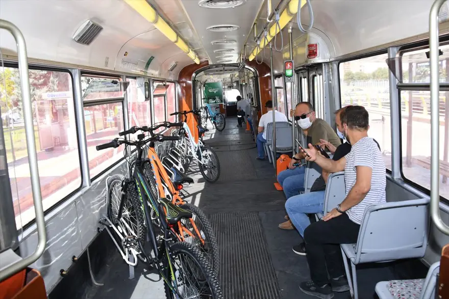 Konya'da sadece bisikletliler için tasarlanan tramvay yolculuğa başladı 5