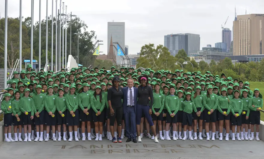 Kortların sessiz kahramanları, top toplayıcı çocuklar 2 Kortların sessiz kahramanları, top toplayıcı çocuklar 2