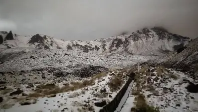 Erciyes Dağı’na mevsimin ilk karı düştü