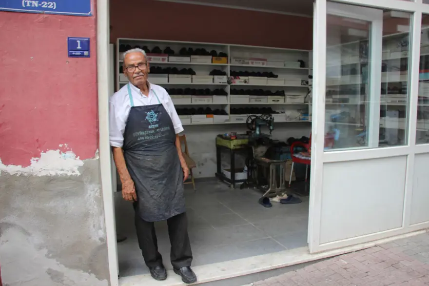 "Doktor" lakabıyla tanınıyor: 75 yıldır baba mesleğini yapıyor 4
