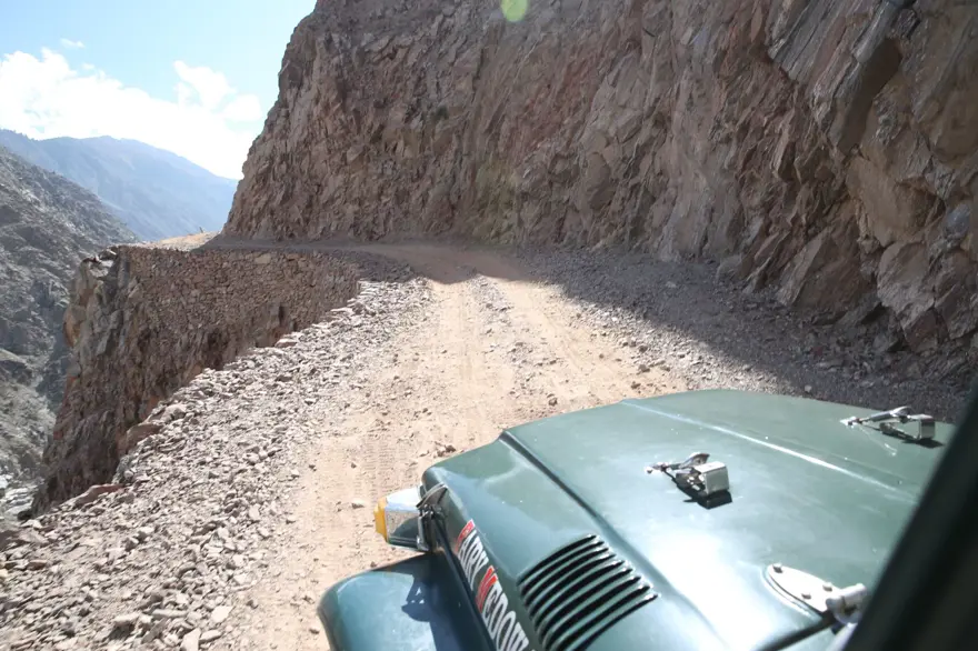 UÇURUM, İRİ ÇAKIL TAŞLARI VE DİK YAMAÇLAR 2 UÇURUM, İRİ ÇAKIL TAŞLARI VE DİK YAMAÇLAR 2