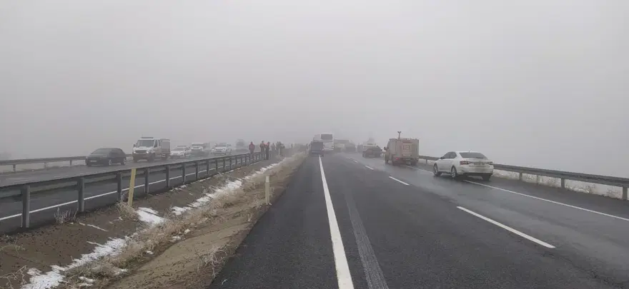 Sis zincirleme kazaya neden oldu: 19 yaralı 