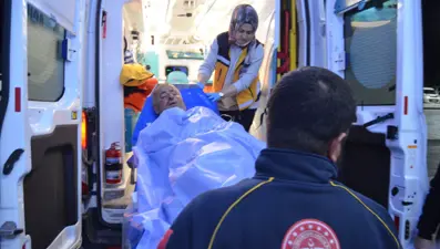 5 kişinin saldırısı ile 11 yerinden bıçaklandı