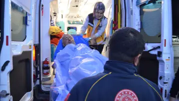 5 kişinin saldırısı ile 11 yerinden bıçaklandı