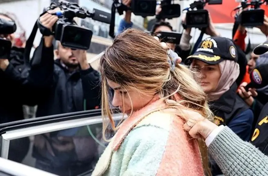 Candan harikalar diyarında: Börek yiyor, avukat olmak istiyor Candan harikalar diyarında: Börek yiyor, avukat olmak istiyor