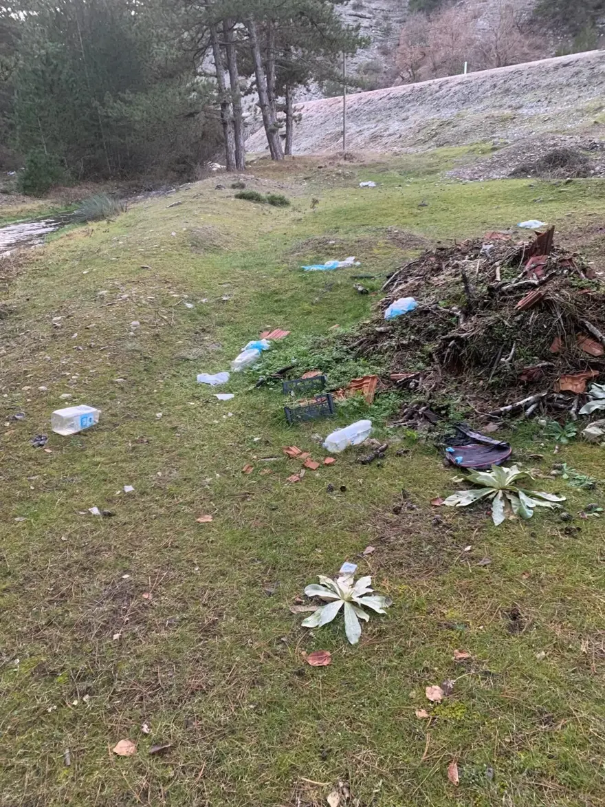 Doğa harikası çöp yığınlarıyla doldu: Ortaya çirkin görüntüler çıktı 1 Doğa harikası çöp yığınlarıyla doldu: Ortaya çirkin görüntüler çıktı 1