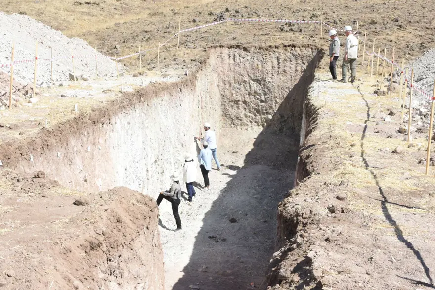 100’denfazla araştırmacı inceliyor | Mercek altındaki fay: 7’nin üzerinde deprempotansiyeli var 8 100’denfazla araştırmacı inceliyor | Mercek altındaki fay: 7’nin üzerinde deprempotansiyeli var 8