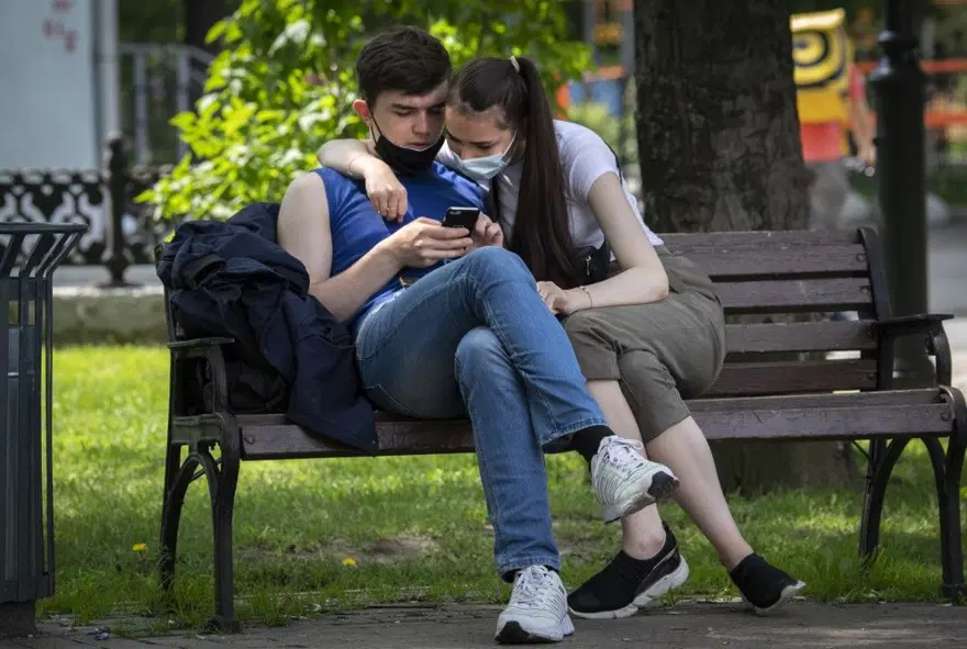 Avustralya’da Covid-19 ‘ilişki yönergeleri’ çıkarıldı: Öpüşmeyin, yenibiriyle tanışmayın 7