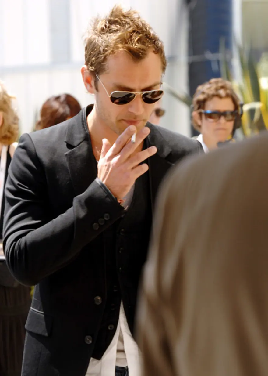 Sigarasız yapamayan ünlüler 18