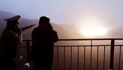 Kuzey Kore, motoru ateşledi: Kıtalararası gövde gösterisi