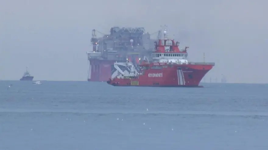 Dev petrol platformu İstanbul Boğazı geçişini tamamladı 2 Dev petrol platformu İstanbul Boğazı geçişini tamamladı 2