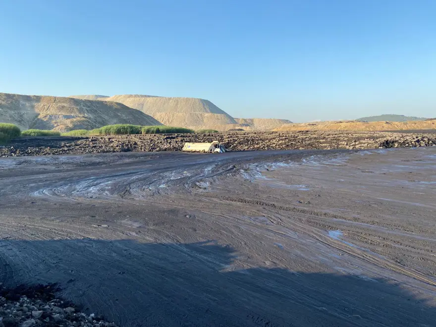 İş makinesi operatörü çamur altında kaldı 3