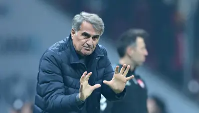 Şenol Güneş derbi sonrası isyan etti: Filler tepişiyor, çimler eziliyor!
