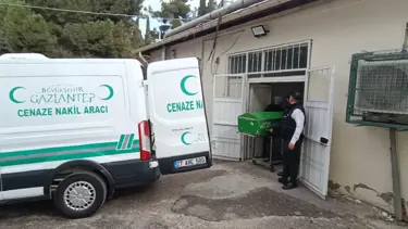 Birlikte yaşadığı kadını ve üvey oğlunu öldürdü