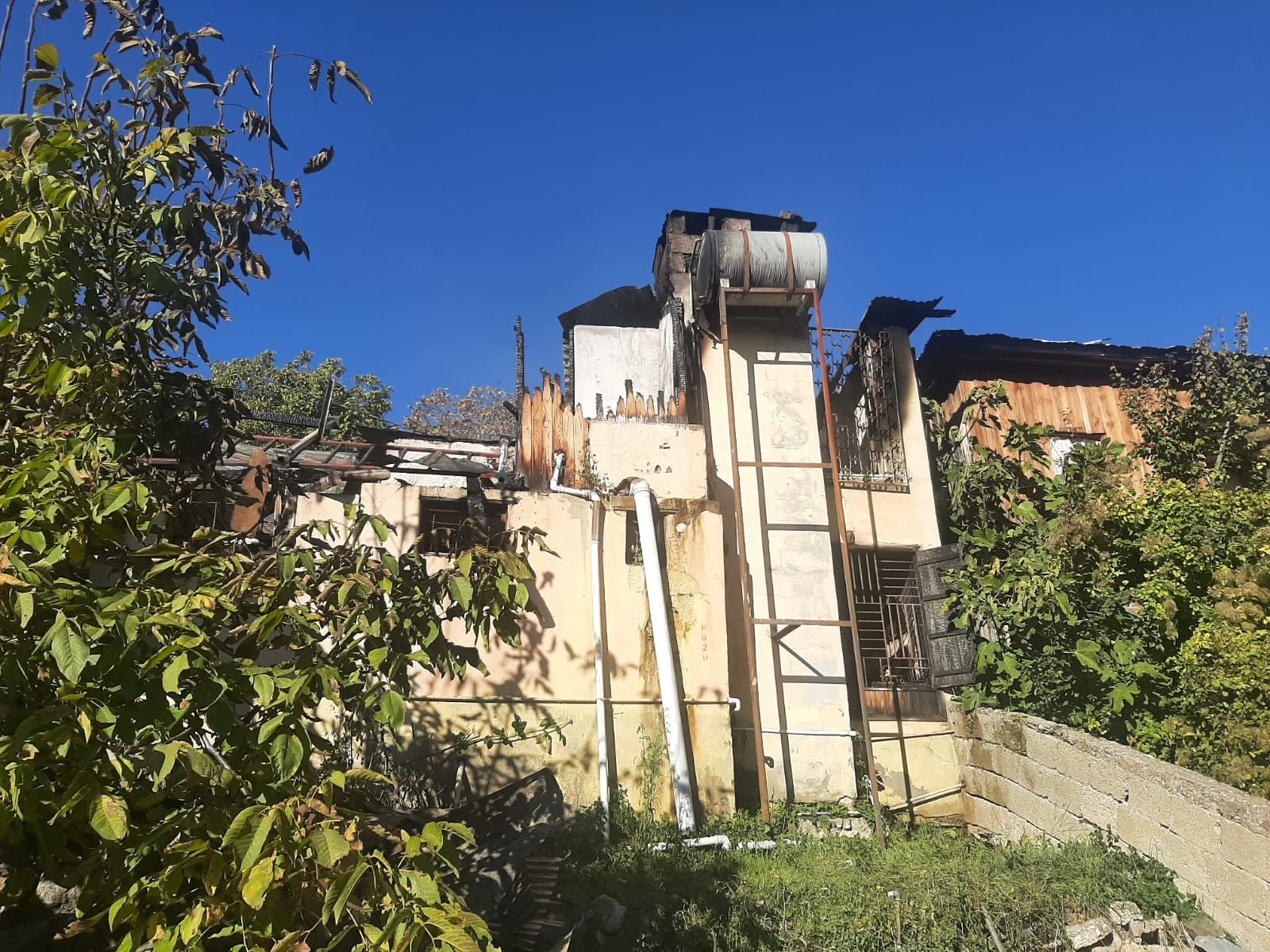 Mersin'de yangın faciası: 2 ölü, 4 yaralı