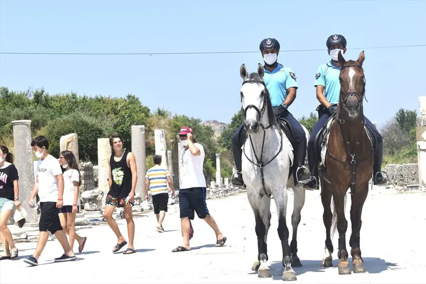 Efes Antik Kenti'nin güvenliği atlı jandarmaya emanet 