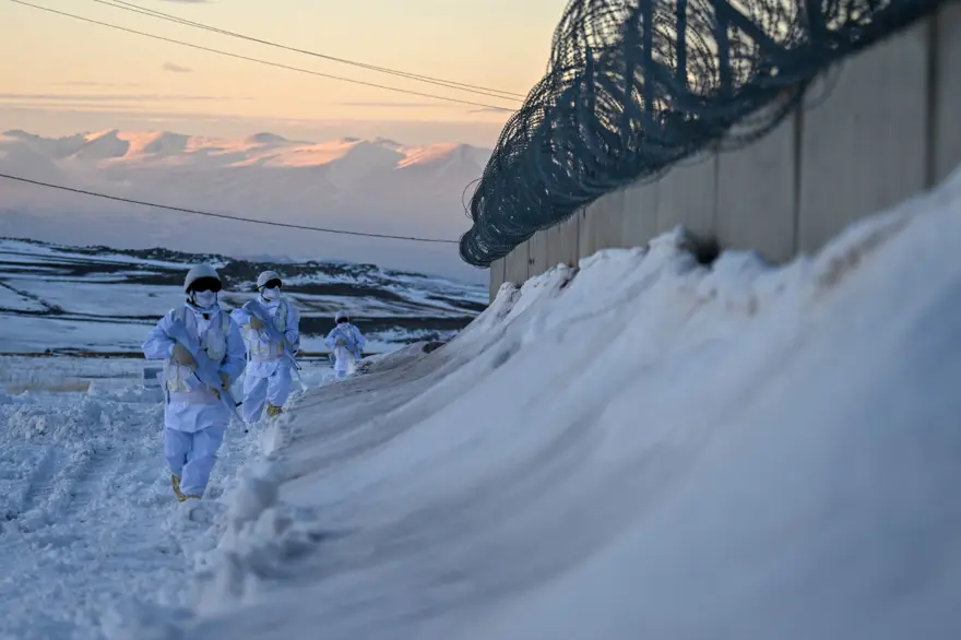 "Hudut kartalları" yeni yılı elleri tetikte karşıladı 23