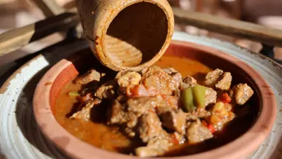 Bin yıllık lezzet: Kara fırınlarda 2 buçuk saatte pişiriliyor