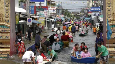 Tayland'da sel 270 can aldı