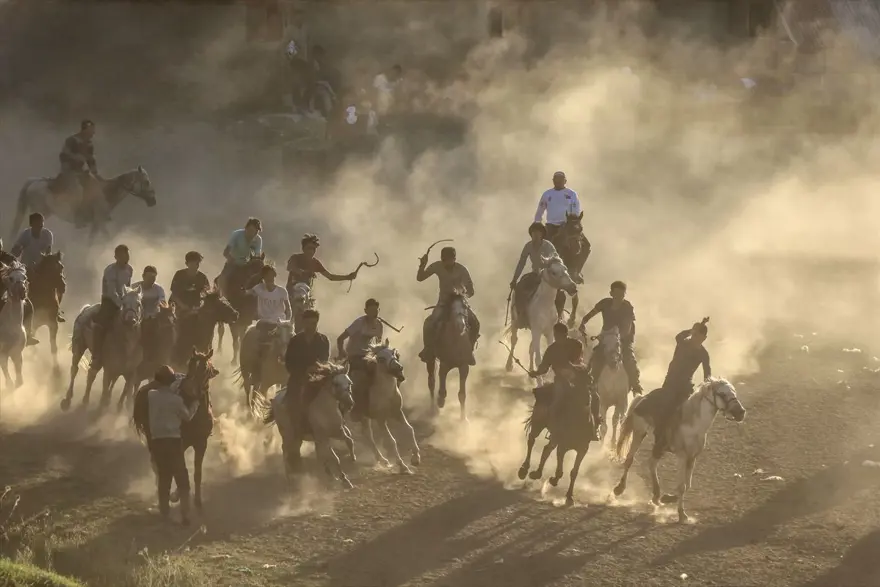 kırgız türkleri, buzkaşı, kökbörü oyunu, oğlak postu kapmaca, ulupamir, erciş 1