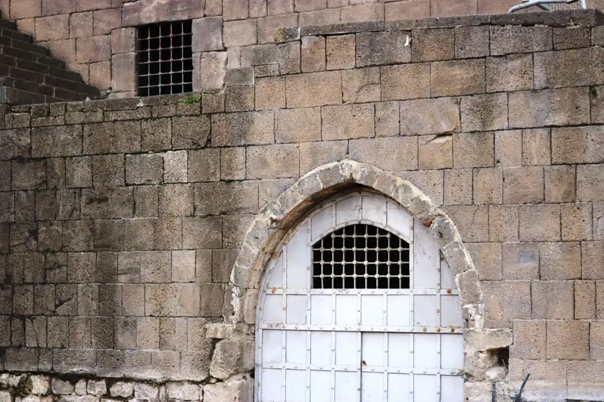 Diyarbakır'da tarihi surlardaki geçitler görüntülendi 7 Diyarbakır'da tarihi surlardaki geçitler görüntülendi 7