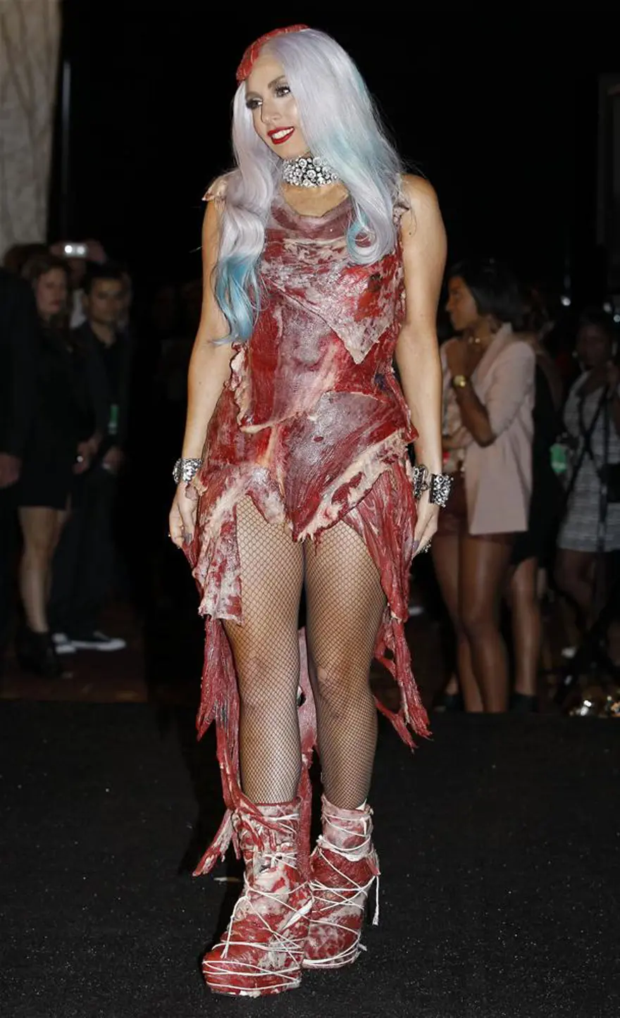 Lady Gaga'nın etten elbisesi! 8