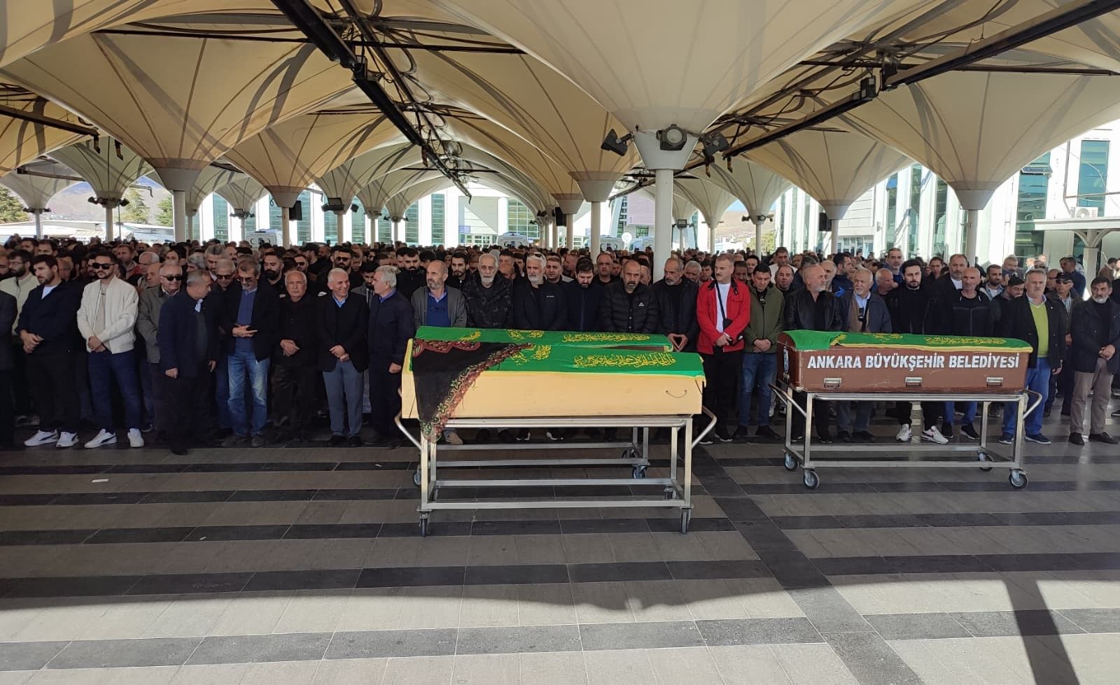 Konteynerin altında kalan adam son yolculuğuna uğurlandı