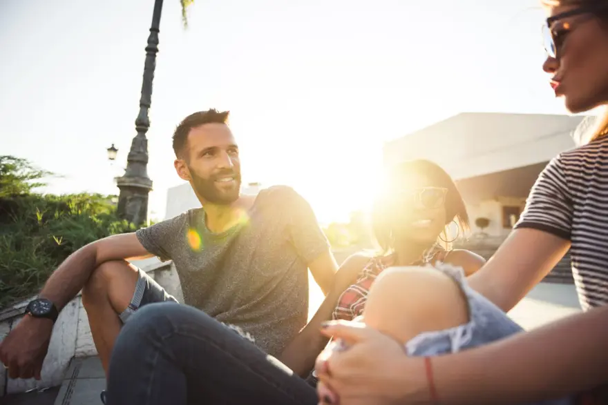 İlişkilerin çoğu nasıl başlıyor: İlk görüşte aşk mı, arkadaşlık ilişkisi mi? 3