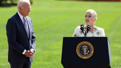 "İslam karşıtı" yorumlarıyla tepki çeken Selma Blair özür diledi