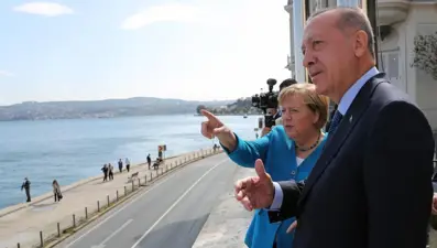 Erdoğan ve Merkel, Huber Köşkü balkonundan İstanbul Boğazı'nı izledi
