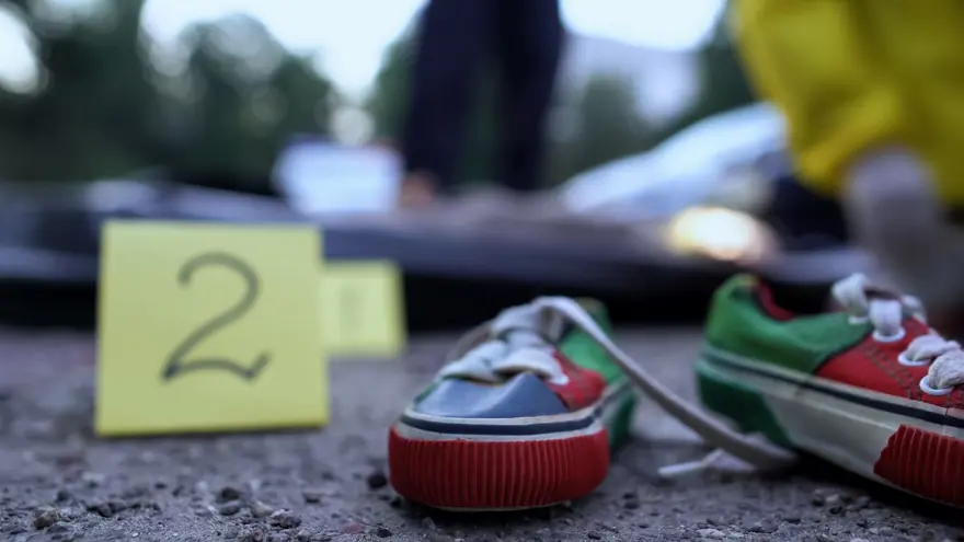 6 yaşındaki kız çocuğunun cesedi, koruyucu ailesinin bahçesinden çıktı 6 yaşındaki kız çocuğunun cesedi, koruyucu ailesinin bahçesinden çıktı