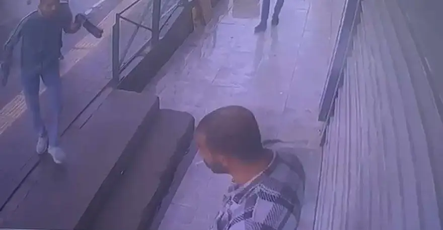 Sokak ortasında pompalı tüfekle saldırdı 1