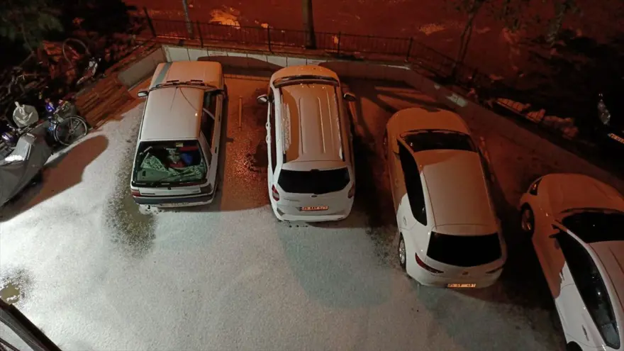 İzmir'de dolu etkili oldu 1