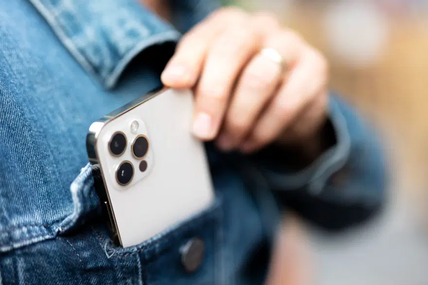 Akıllı telefona sahip olmak için doğru yaş nedir? Akıllı telefona sahip olmak için doğru yaş nedir?