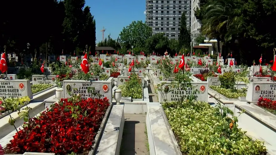 Edirnekapı Şehitliği’nde buruk bayram 7