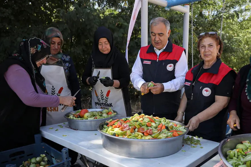 Devlet desteğiyle yetiştiriyorlar: Sebzeleri dönüştürerek gelir elde ediliyor 8 Devlet desteğiyle yetiştiriyorlar: Sebzeleri dönüştürerek gelir elde ediliyor 8