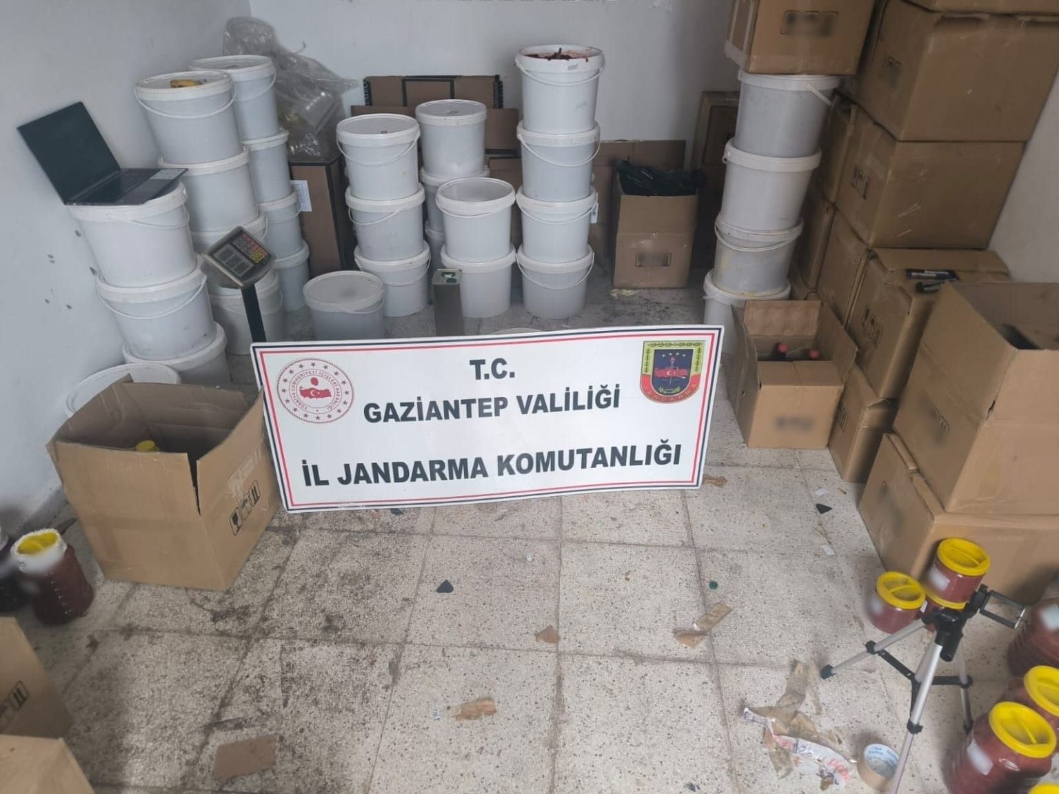 Gaziantep'te sahte salça ve zeytinyağı operasyonu: 1 gözaltı