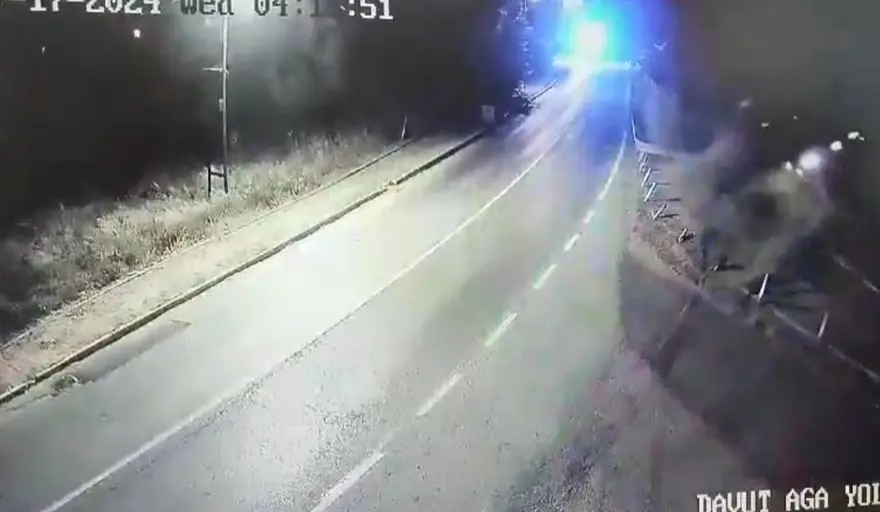 Evlerine tanker çarptı! Deprem sandılar, "Camlar, çerçeveler yerinden oynadı" 1