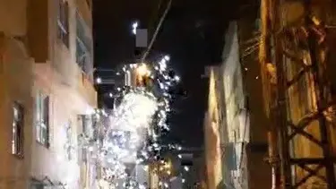 Patlayan yüksek gerilim hattından saniyelerle kurtuldu