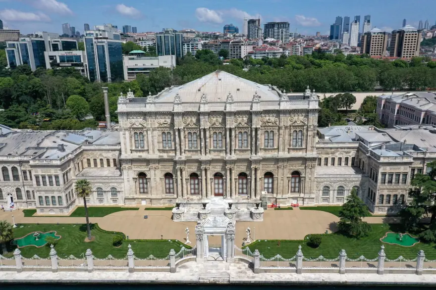 Dolmabahçe Sarayı'nın kullanıma açılışının 167'nci yılı 13