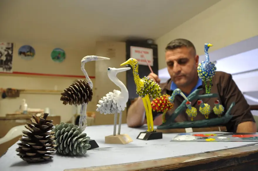 Kozalaklardan sanat eserine 3