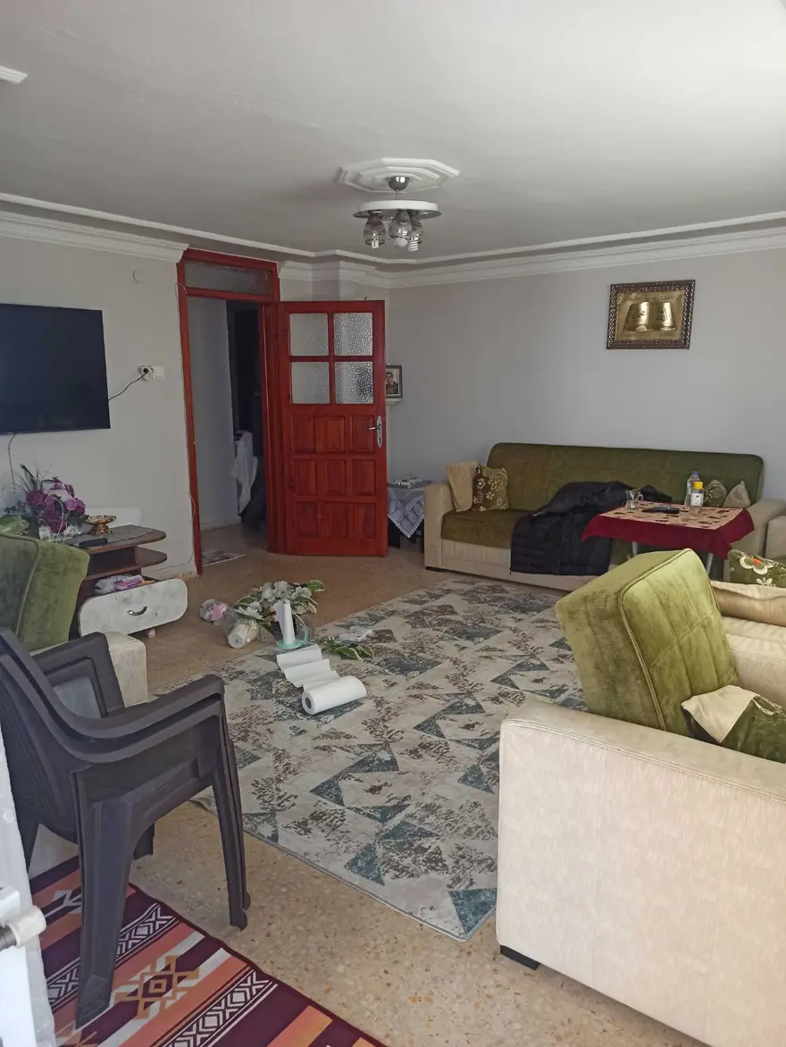 Depremzede yaşlı çifte maskeli hırsız şoku: Önce dövdüler sonra kolundaki bilezikleri çaldılar 