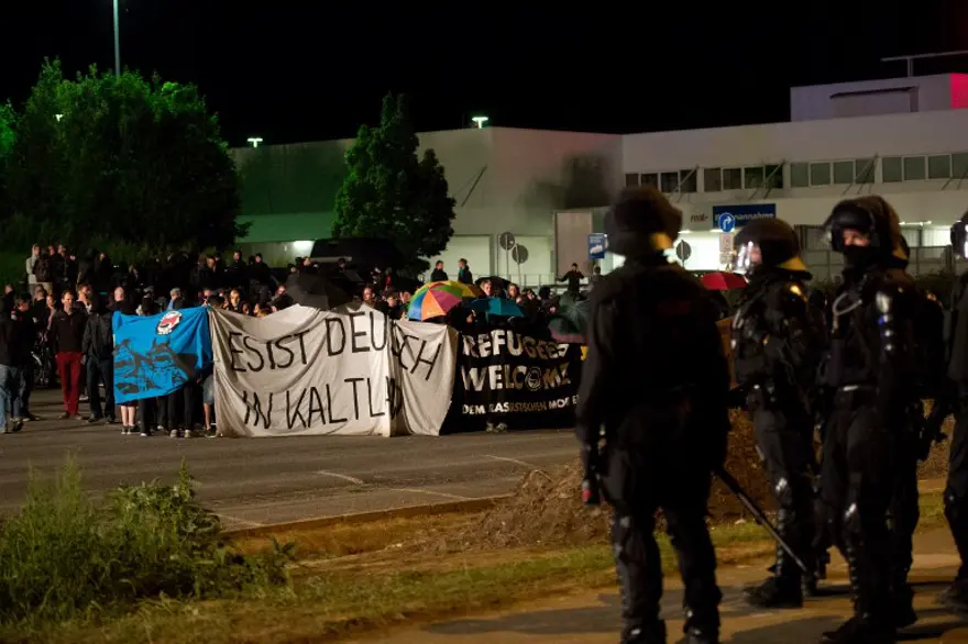 Almanya'da aşırı sağcılar yine mültecileri hedef aldı 9