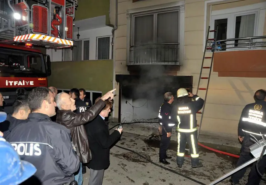 Yangında mahsur kalanları itfaiye kurtardı 6