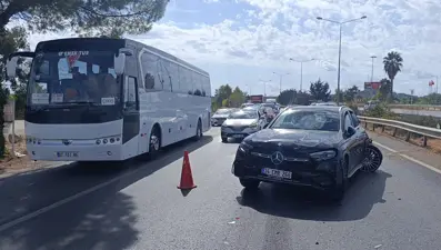 1 kilometrelik mesafede 12 araçlık 4 ayrı zincirleme kaza: Kazayı seyrederken kaza yaptılar