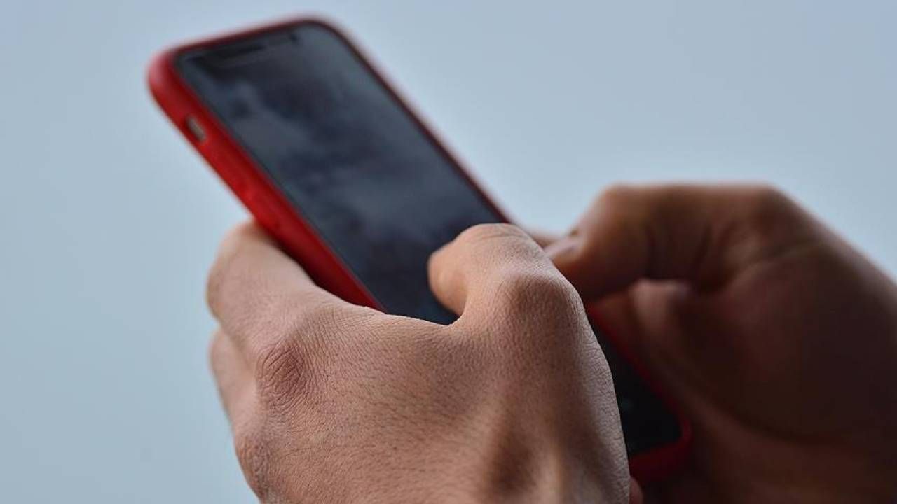 Bilim insanları, eski telefonlardan altın çıkarmanın yolunu buldu