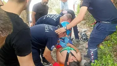 Ayağı sıkışan vatandaşı itfaiye kurtardı