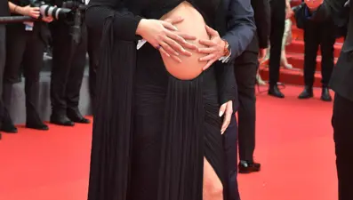 Cannes Film Festivali 2. gün: Kırmızı halıya Adriana Lima damgası